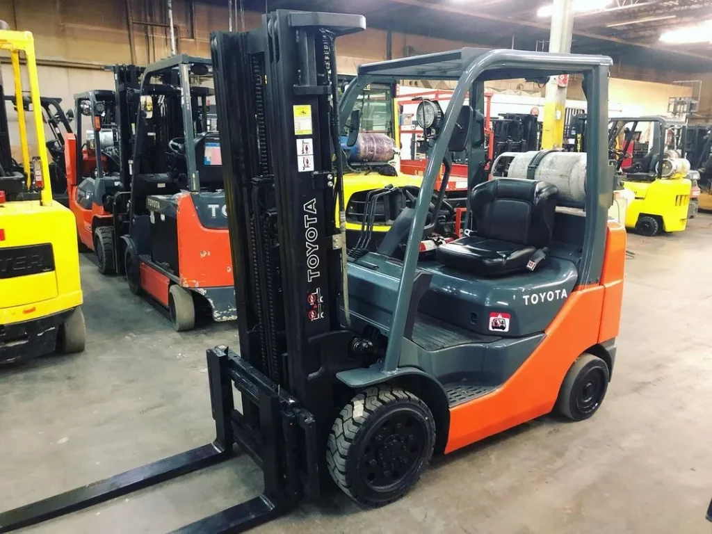 Toyota Forklift parked on a flat ground for hydraulic oil measurement reading